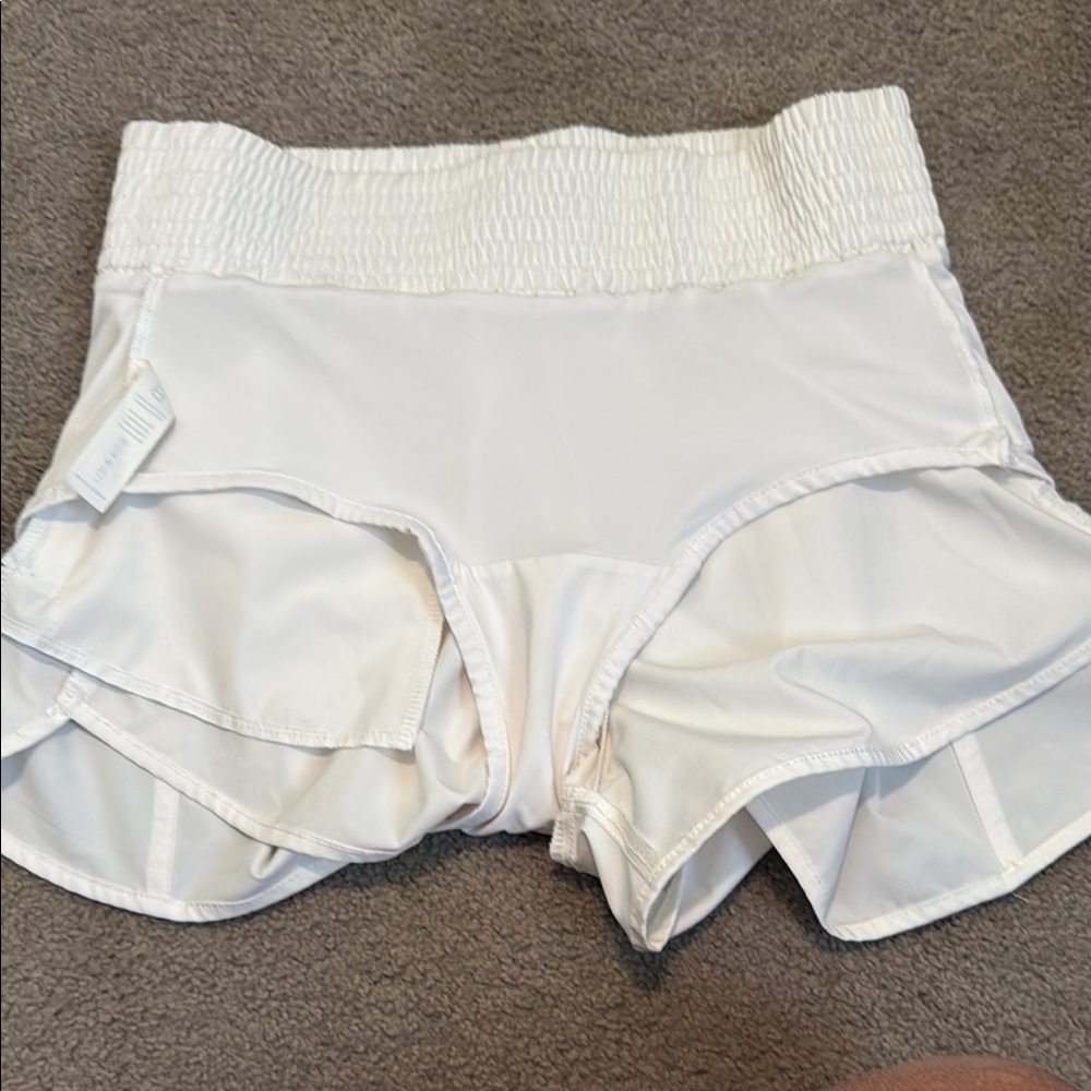 White Athletic Shorts with Elastic Waistband and Double-Layer Design - Picture 3 of 4